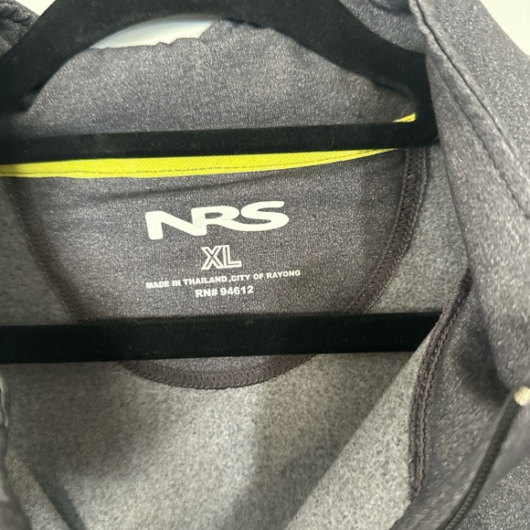 Gray Quarter-Zip Pullover - Picture 3 of 8